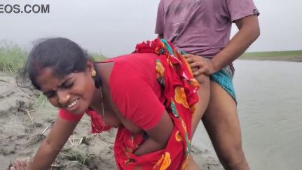 Fucking Dehati Village Bhabhi in River Side XXX Porn Video