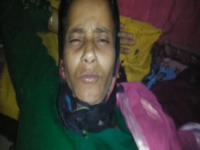 Mature Indian Dehati aunty fucking with young guy