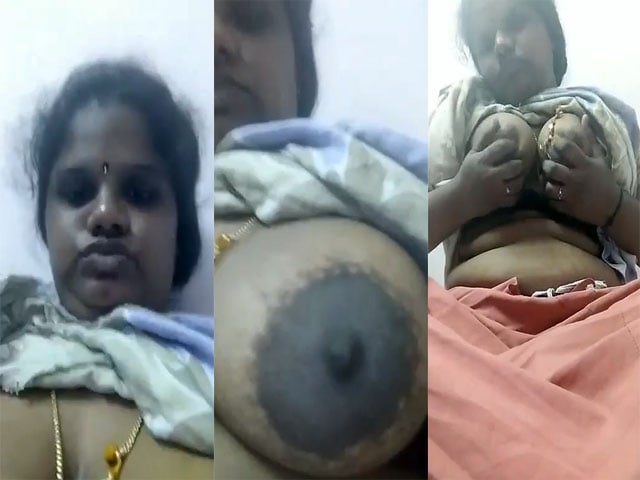 Mature south Indian Bhabhi boob show