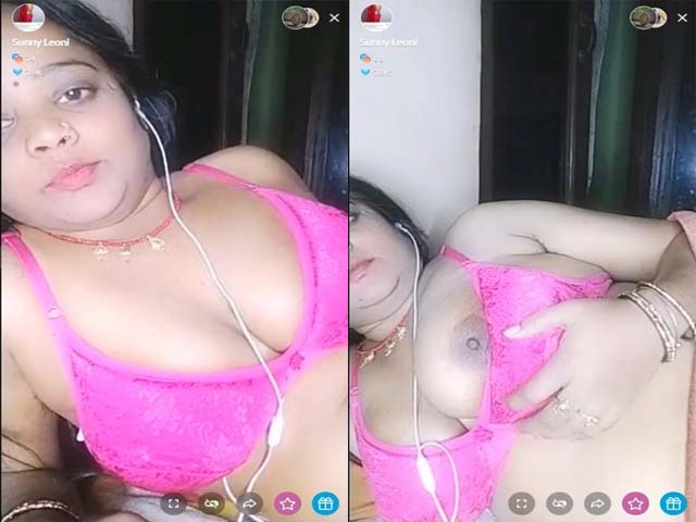 Sexy village Bhabhi boobs show on live cam