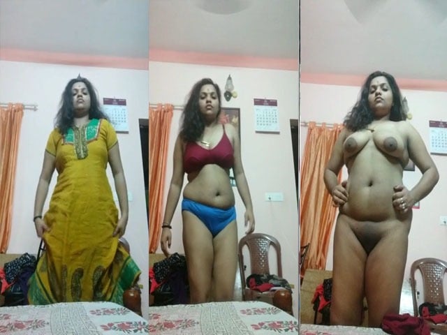 Sexy Desi girl showing boobs and pussy on selfie cam