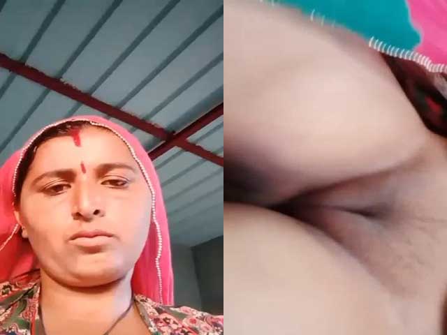 Indian village wife showing her plump pussy on cam