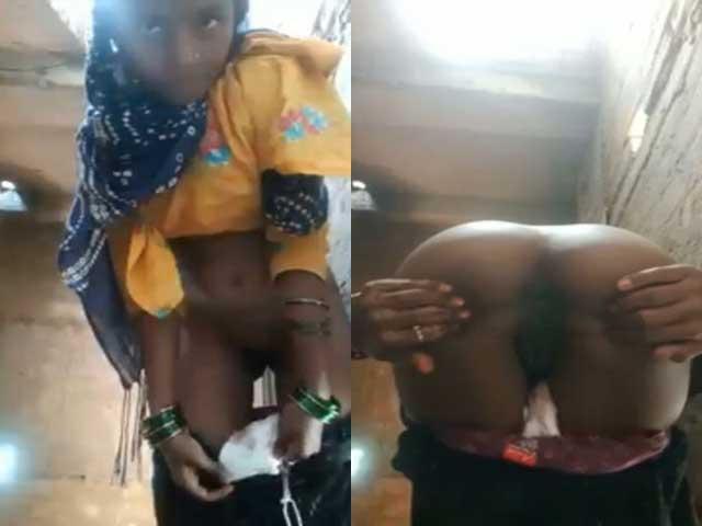 Muslim Bhabhi shows her ass and pussy On VC