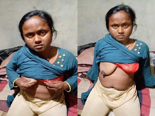 Pervert hubby making video of her wife showing boob